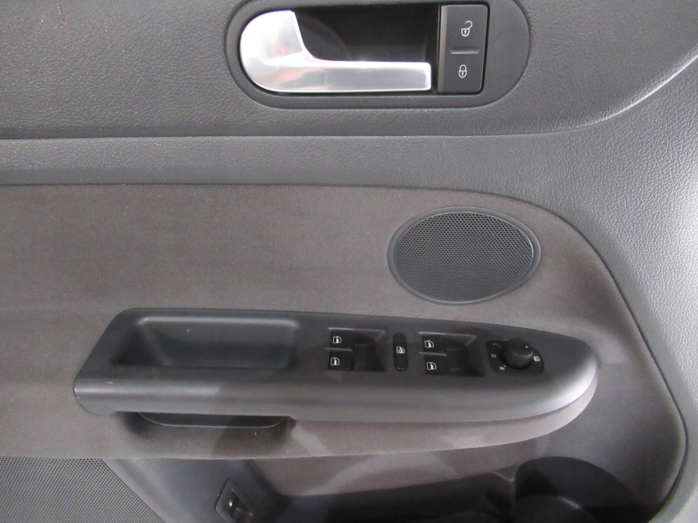VW GOLF VI plus side door left front 5M0868079A