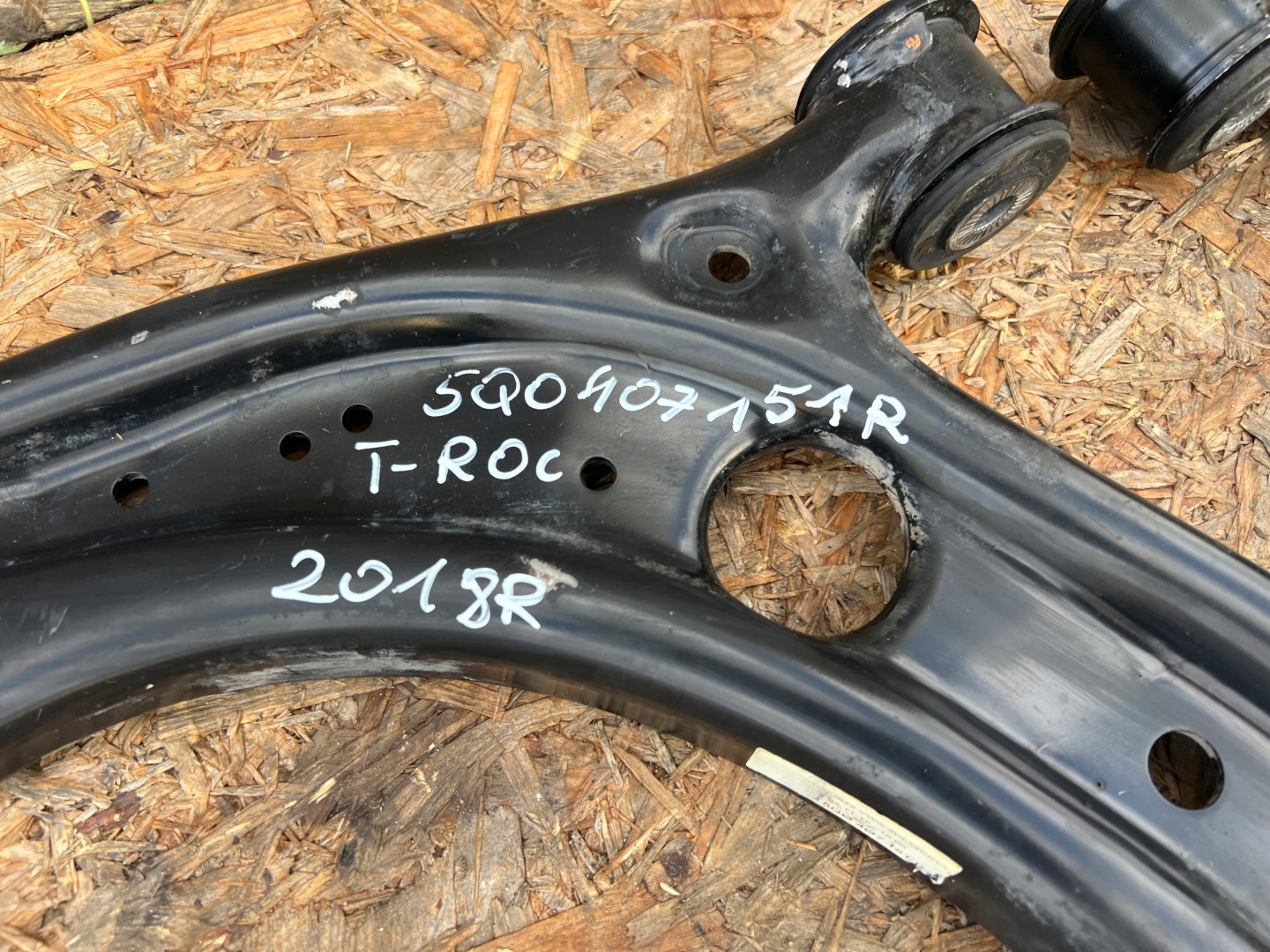 arm left front VW T-ROC GOLF VII OCTAVIA III