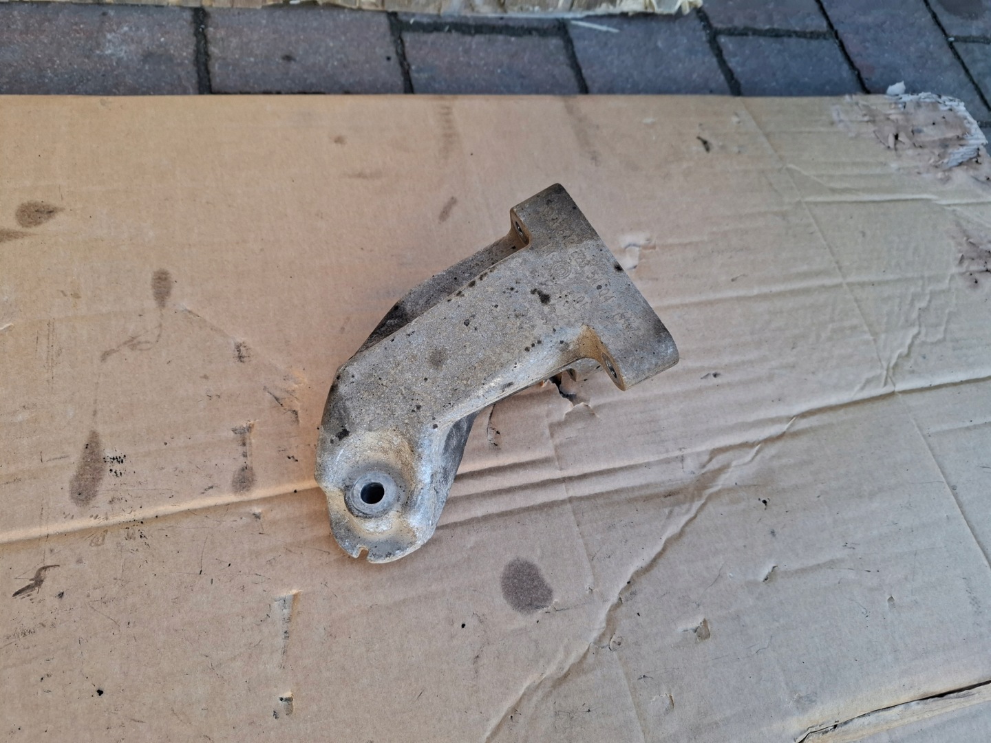 Mercedes E KLASA W212 3.0 DCI A6422235404 engine mount
