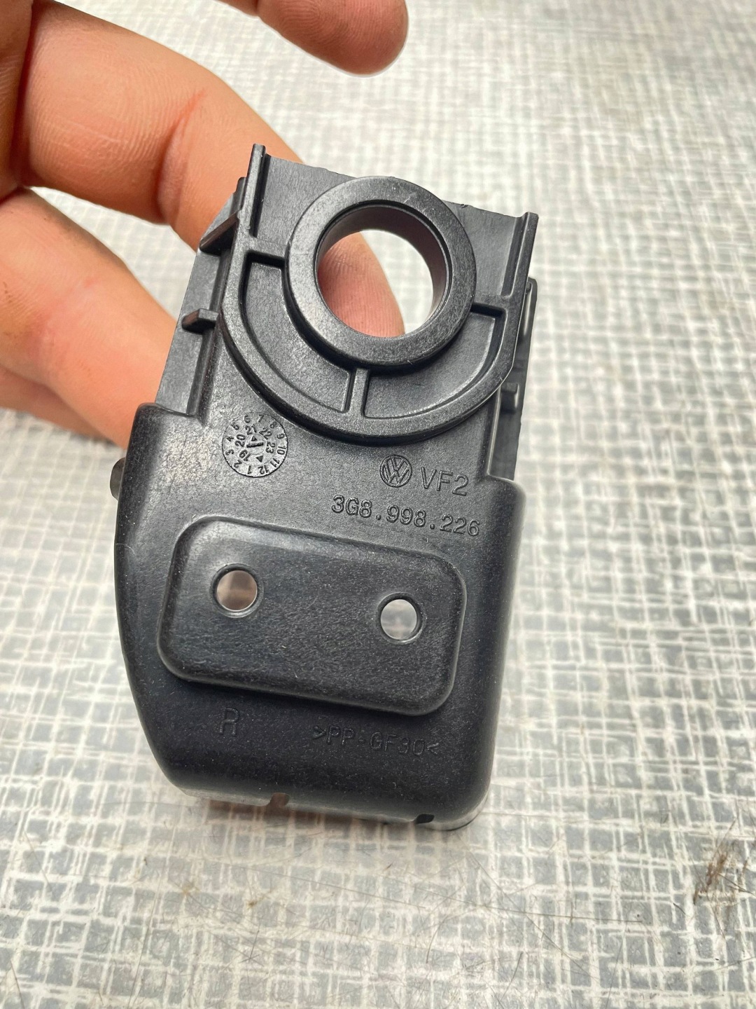 Cric REFLEKTORA VOLKSWAGEN ARTEON 3G8998226 @A