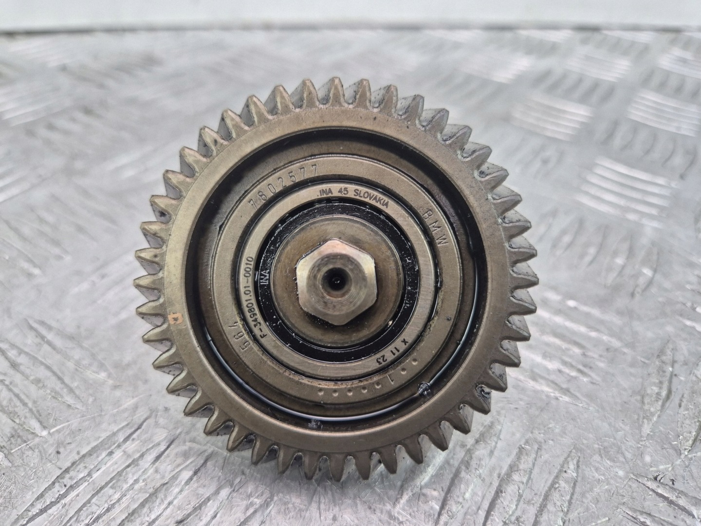 roue zebate lancucha de la distribution BMW 5 E60 E61 520d 7802577 N47D20A