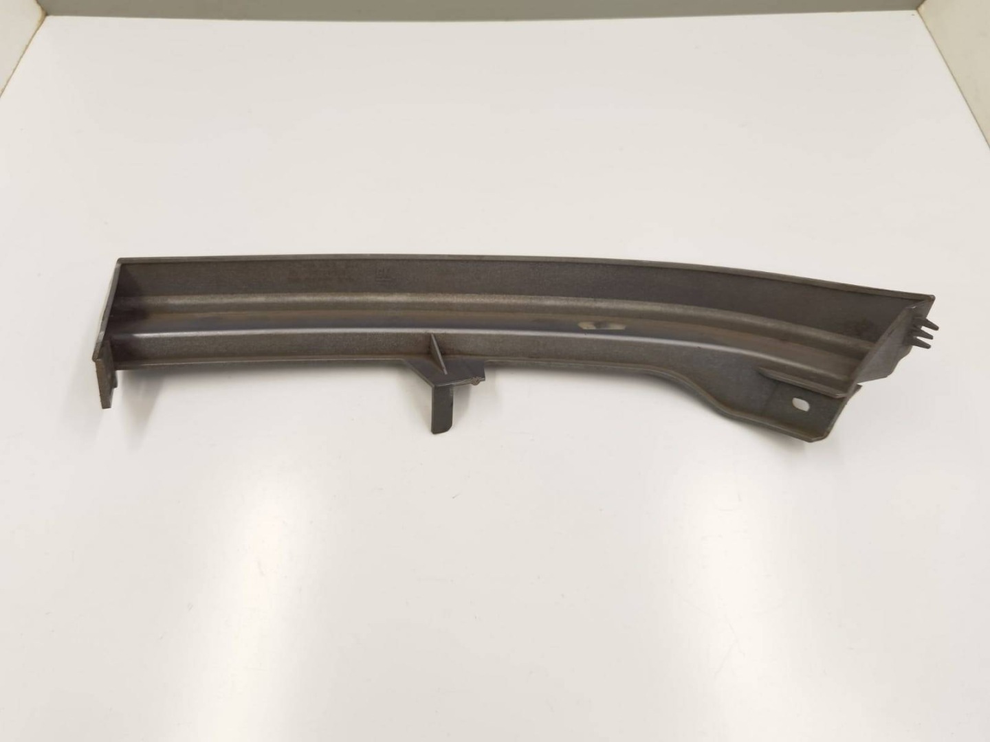 moulding below lampe right side Opel Zafira A facelift 2004 90580652