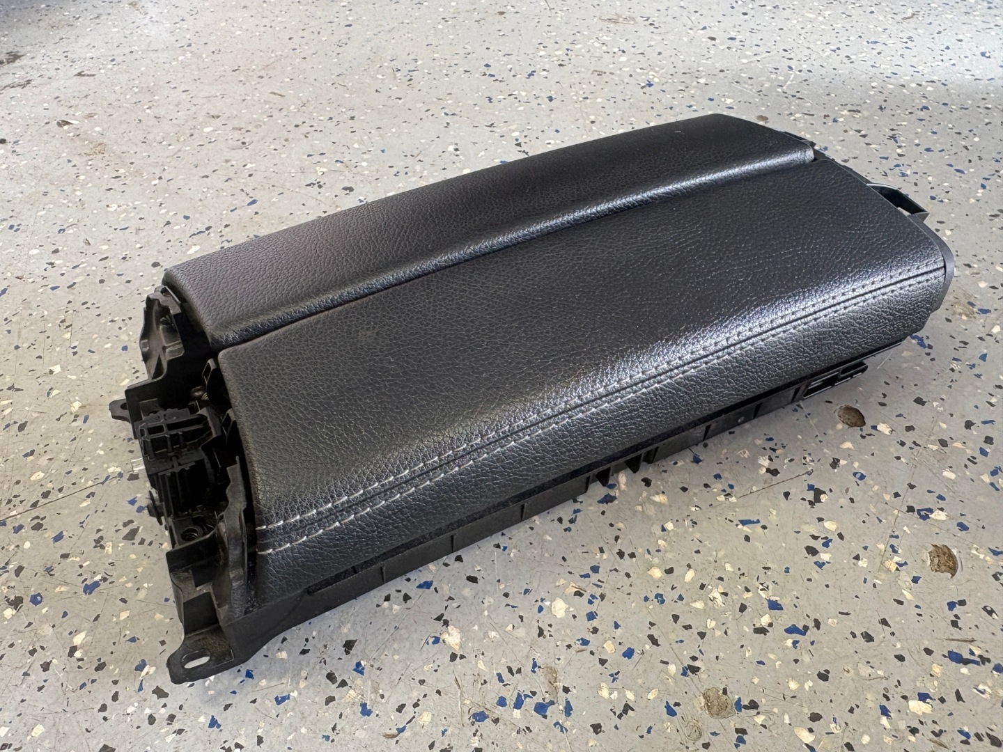 MERCEDES A klasse W177 armlehne 1358450