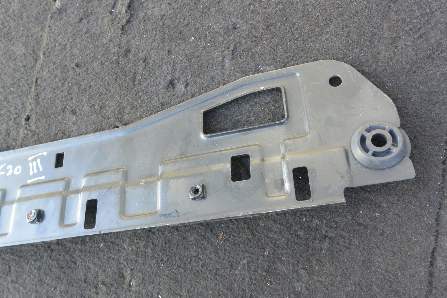 bracket console tanks levelling BMW 3-SERIA F30 330e
