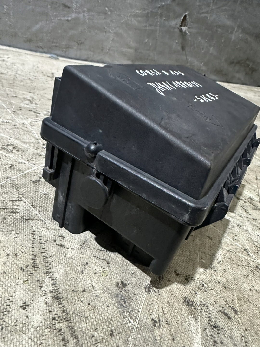 fuse box OPEL CORSA D 1.0B 13217392EF