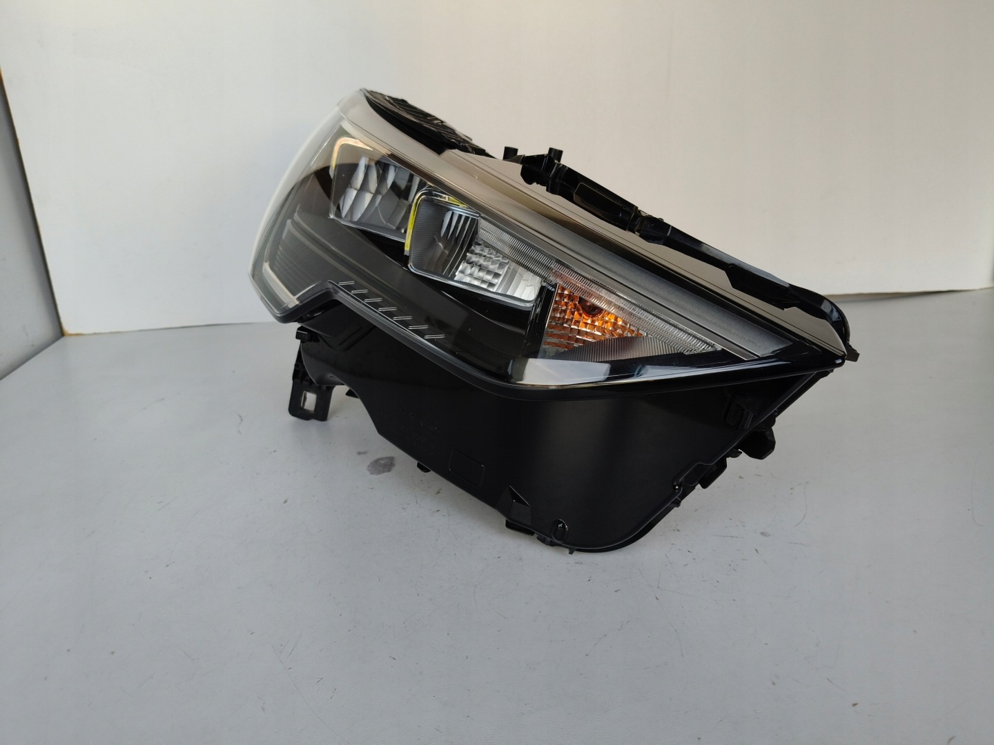 light right REFLEKTOR AUDI Q3 II 83A 18- FULL LED
