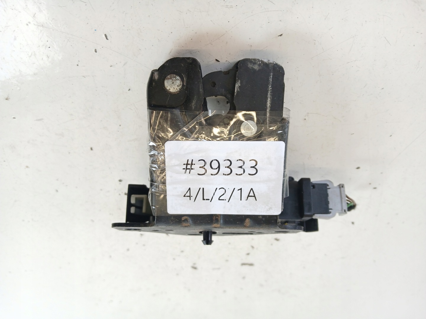 AUDI A3 8P A4 B7 lock bonnet boot 8P4827505C