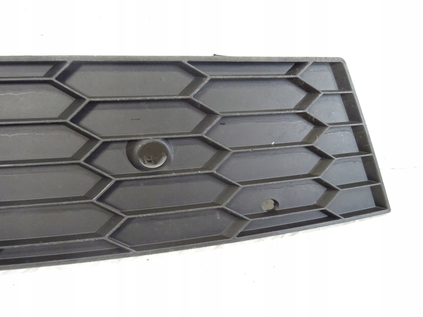 grid of a bumper front front left SKODA OCTAVIA III RS 5E0807681H