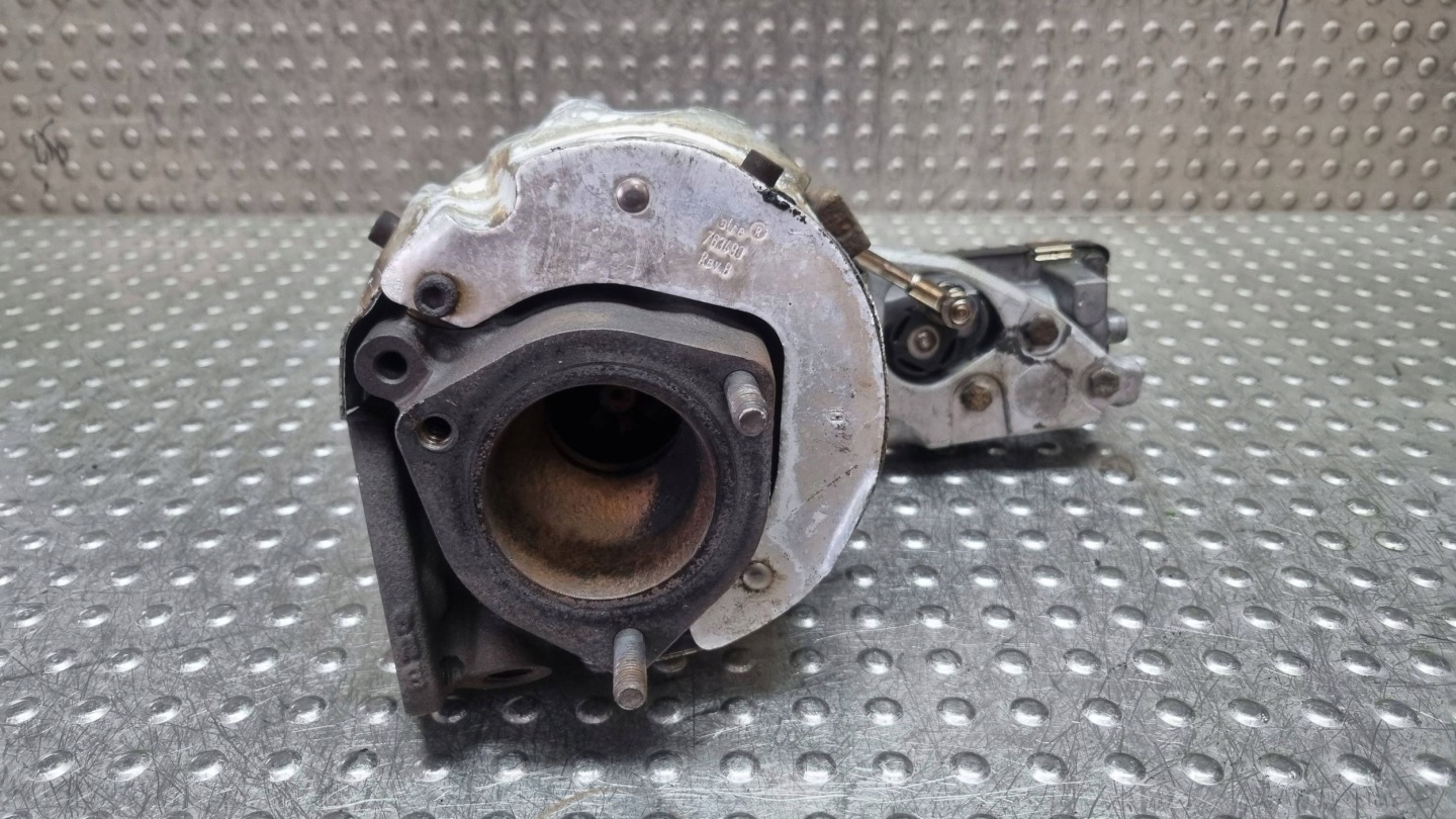 turbo 057145873D CAYENNE e 7L Q7 4L TOUAREG e 7L A8 D4 4.2TDI