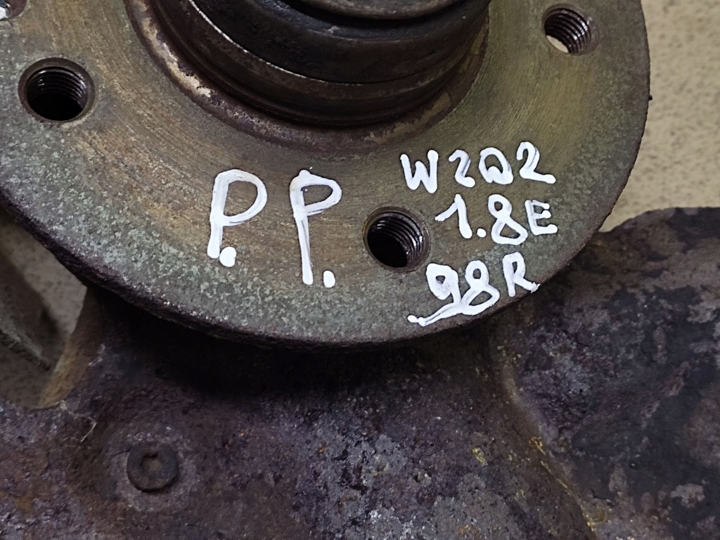 MERCEDES W202 1.8 otoč čepu pravý předek