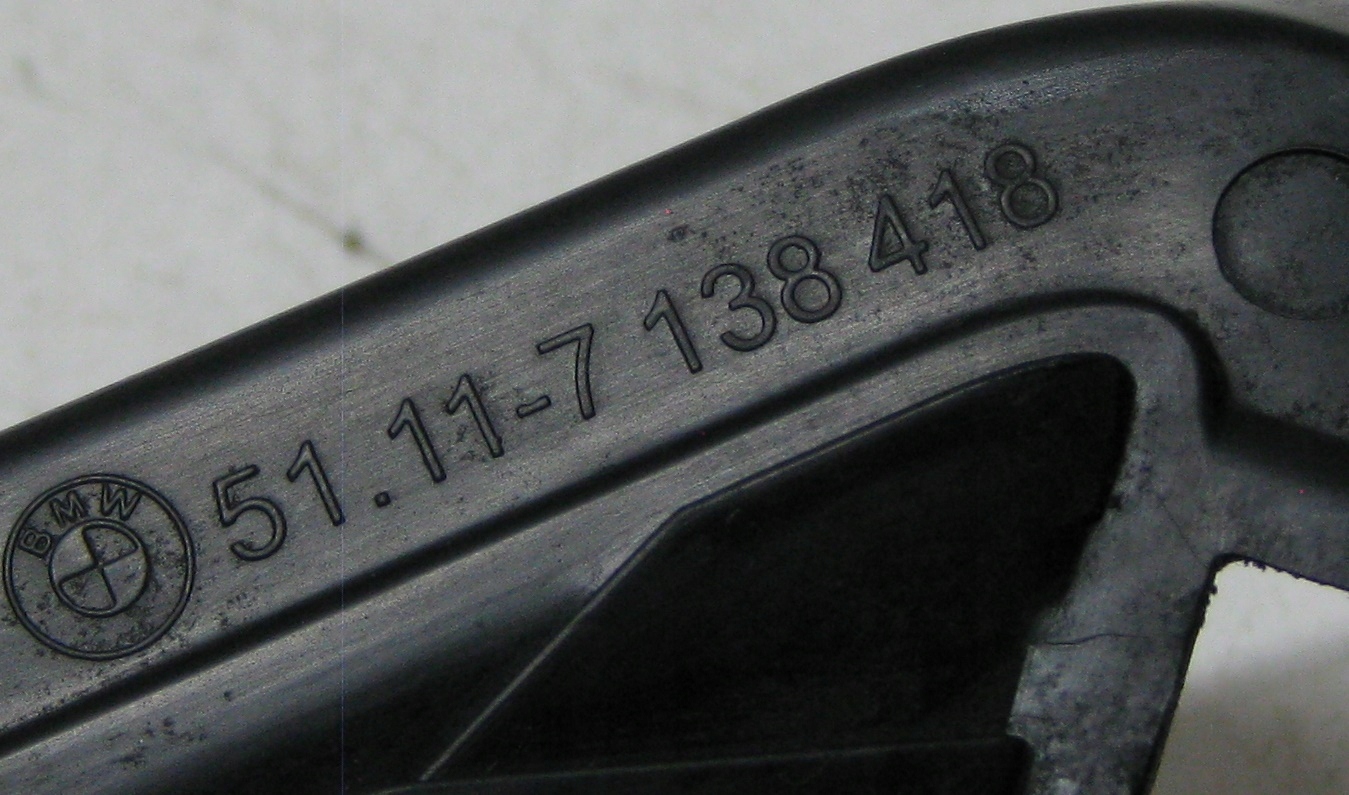 BMW E91 2.0 D 09R grid of a bumper right front 7138418