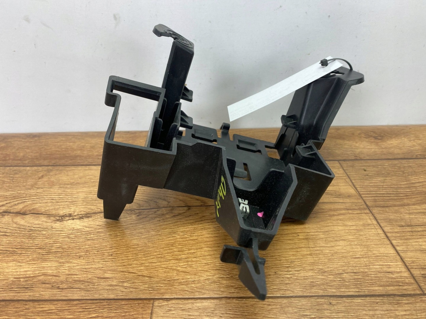 console holder bracket Chevrolet Camaro 2016+