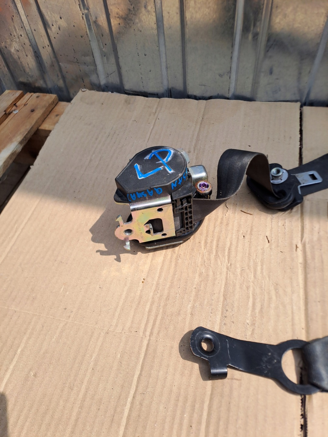 tension belt safety left front Nissan 86885JD00A