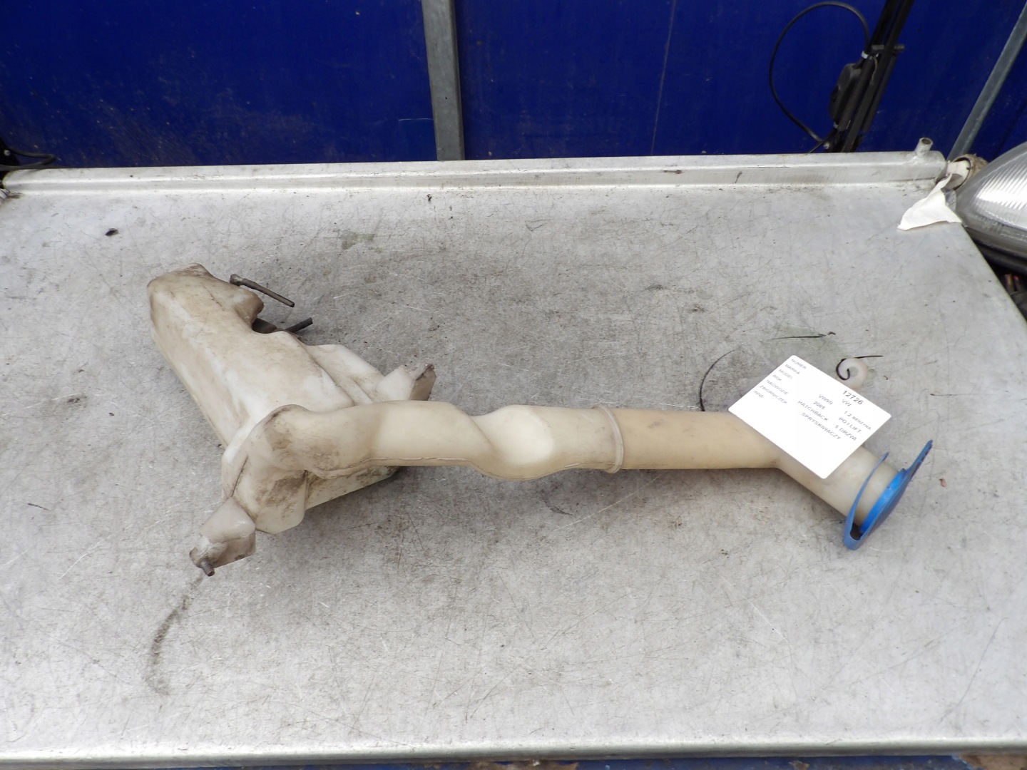VW Polo 9N washer fluid tank