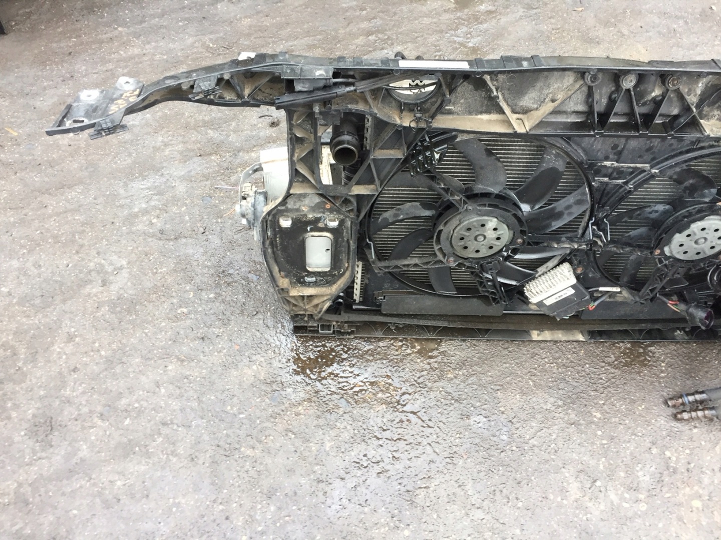 AUDI Q5 3.2 FSI support panel for radiators radiator pillar