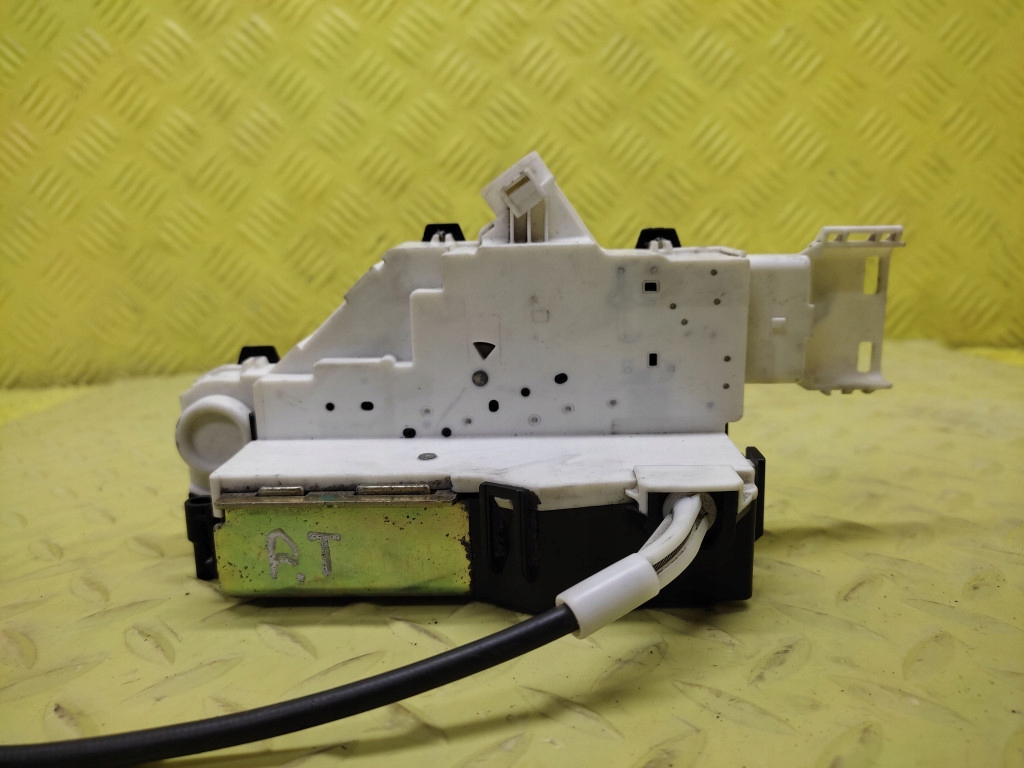 PEUGEOT 407 SW lock door right rear part