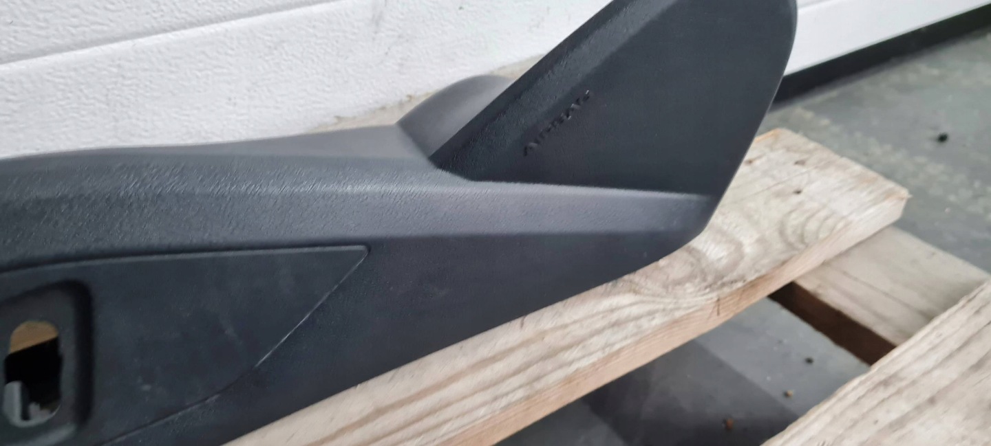 A5 8W cover seat cap left left front 8W0881325B A4 B9 8W