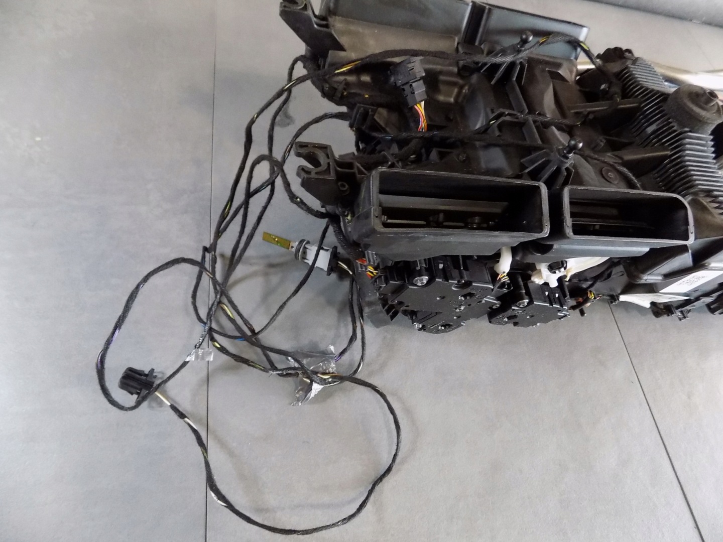 AUDI S8 A8 D4 ohřívač záď 4H0820004C