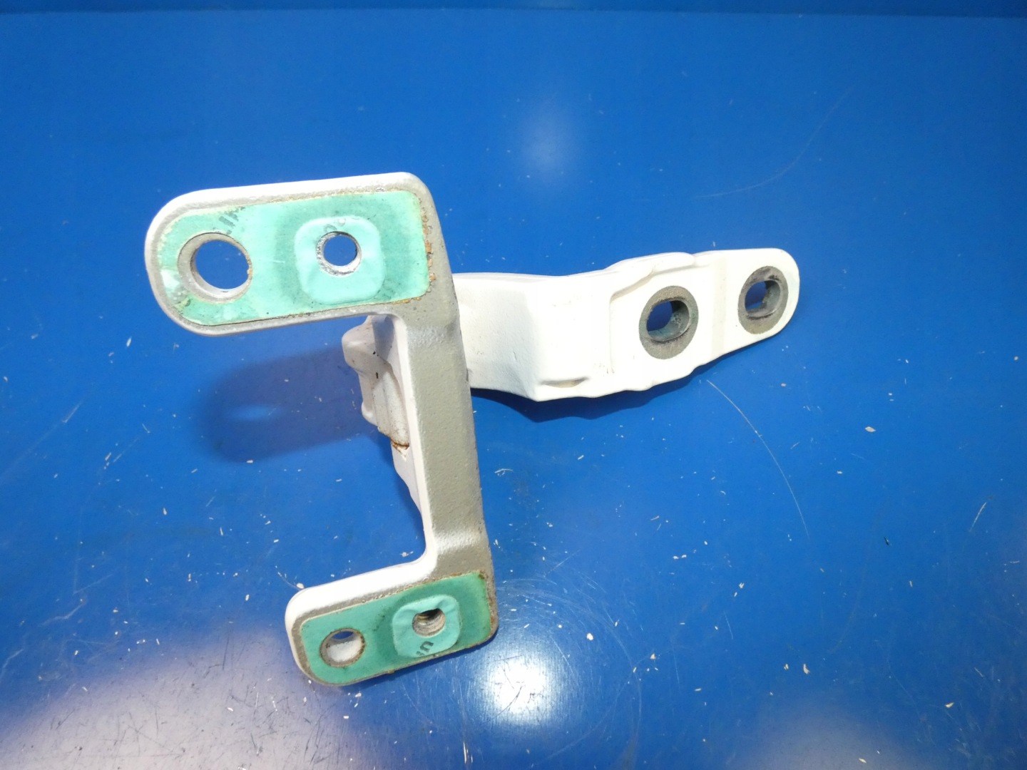 MERCEDES C KLASA W205 KOMBI hinge bonnet boot right rear part
