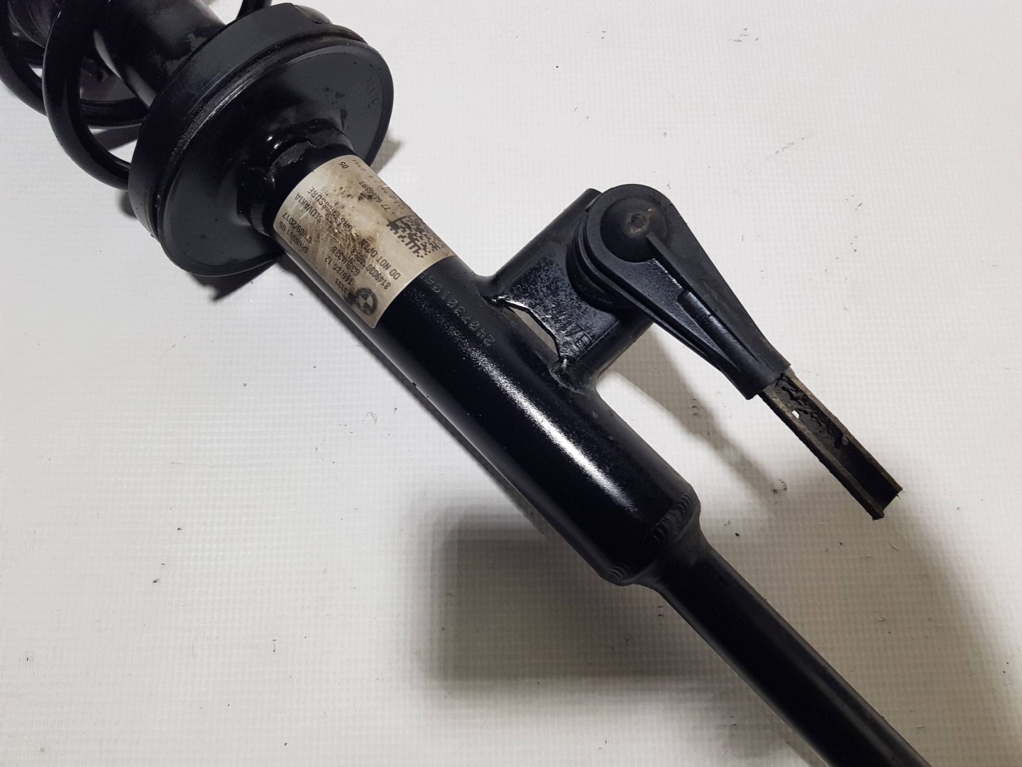 shock absorber front front left BMW 5 G30 G31 G38 6866591