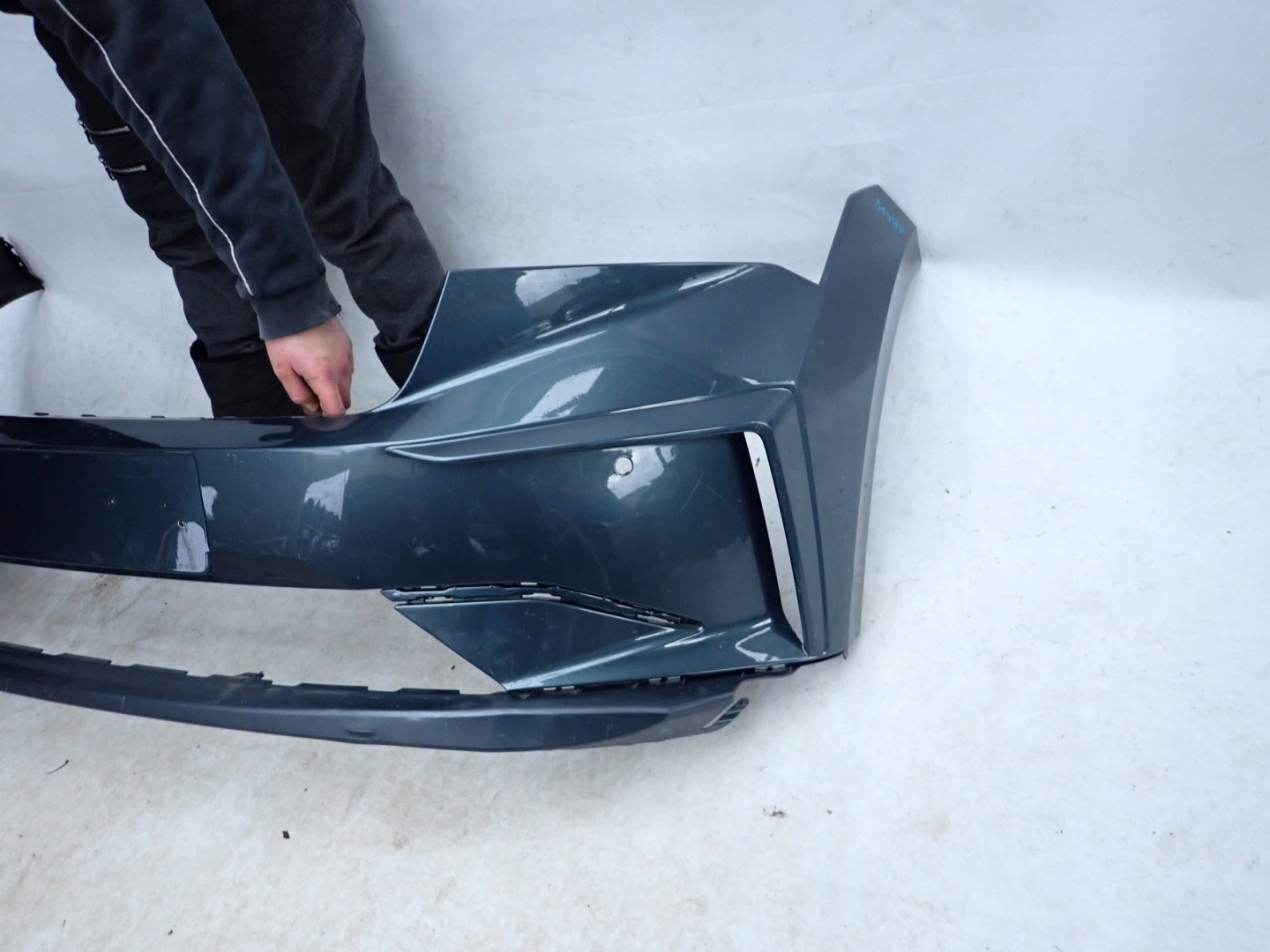 SKODA ENYAQ IV 20-> bumper front front PDC