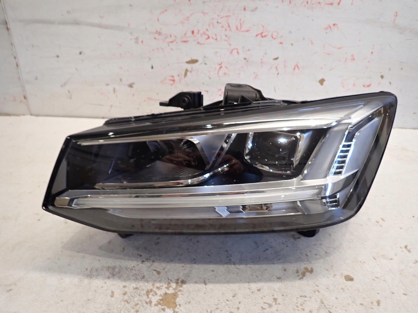 light front front left AUDI Q2 2016- FULL LED 81A941033B