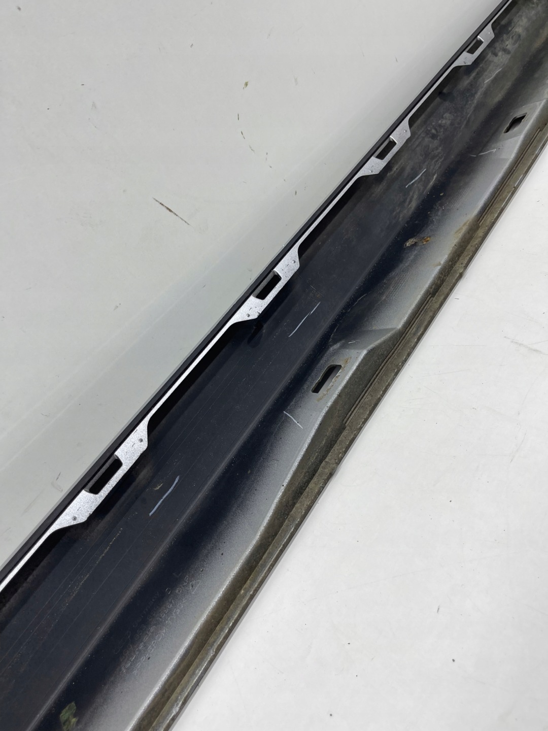 AUDI A6 C7 moulding cap of the threshold threshold left colour LX7W SREBRNA