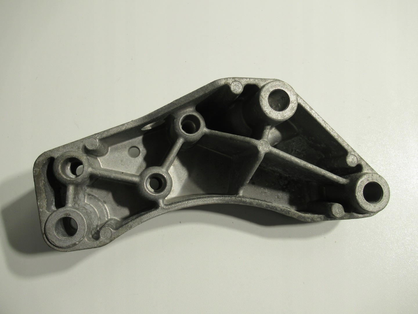 VW SEAT SKODA 1.4 TSI GETRIEBEHALTER 5N0199117
