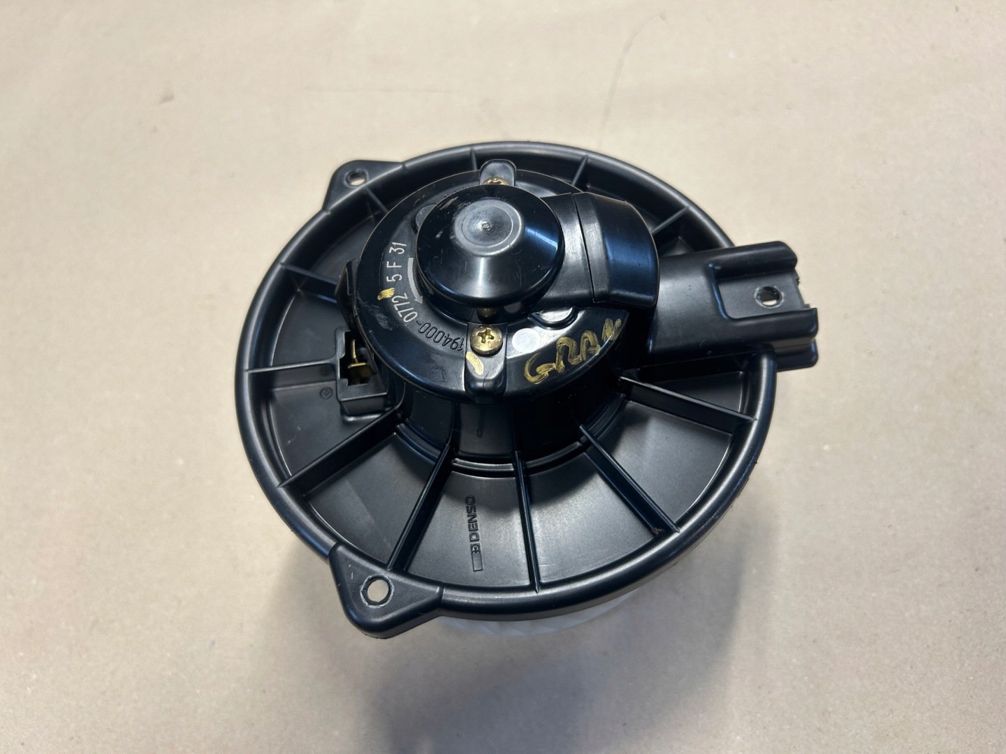 MITSUBISHI GRANDIS ventilátor DMUCHAWA hátsó 194000-0772