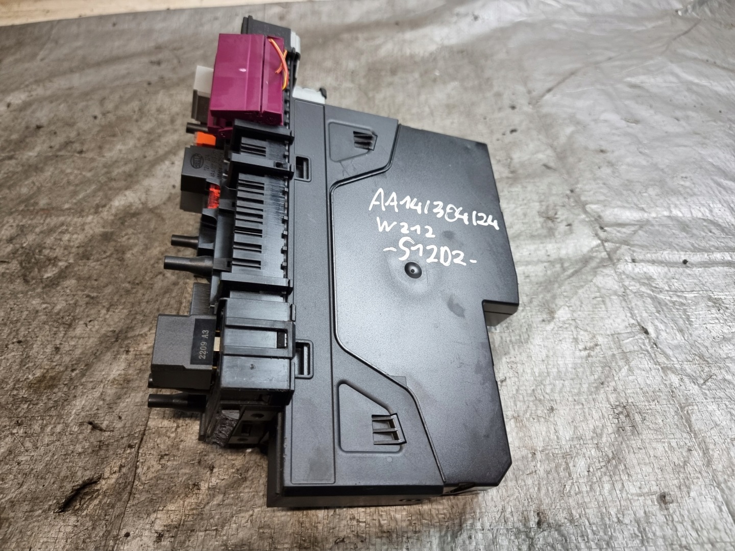 module control unit compartment SAM OE A2129001306 MERCEDES E KLASA W212 13r