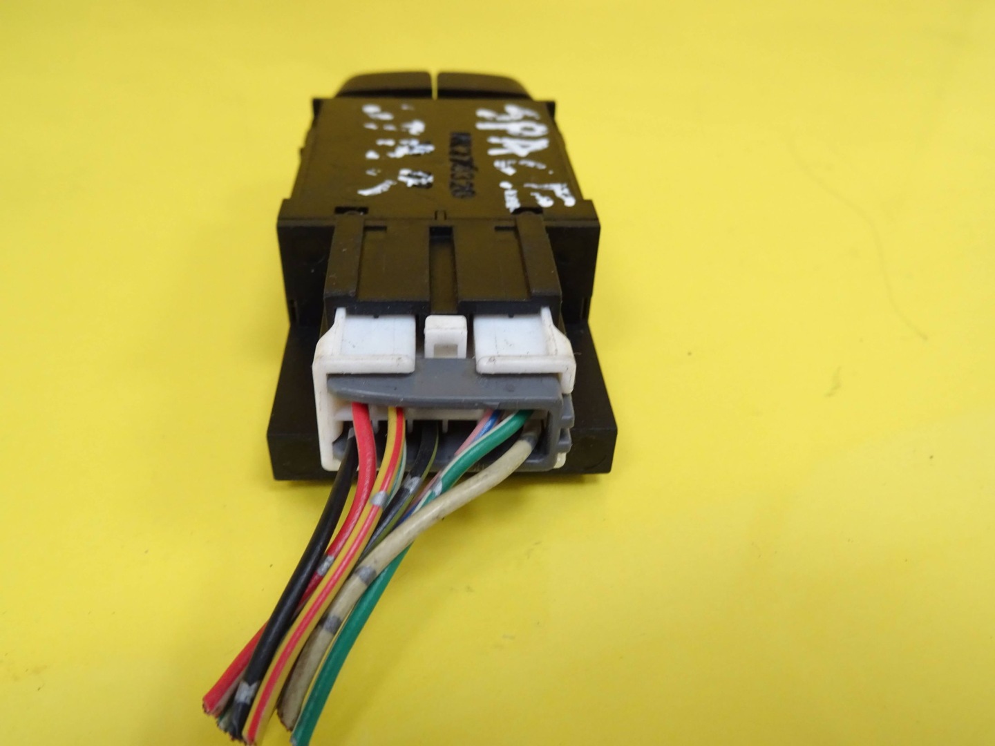interruttore luci PRZECIWMGIELNYCH MITSUBISHI SPACESTAR MR270320