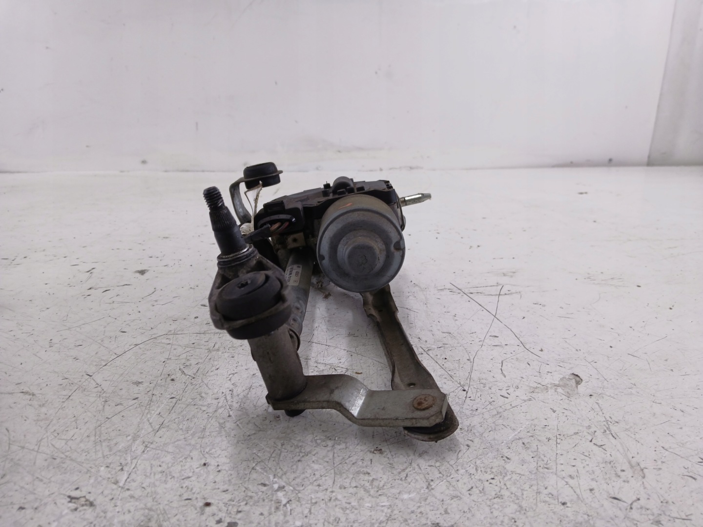 VW TOURAN and wiper mechanism front left 1T0955119C