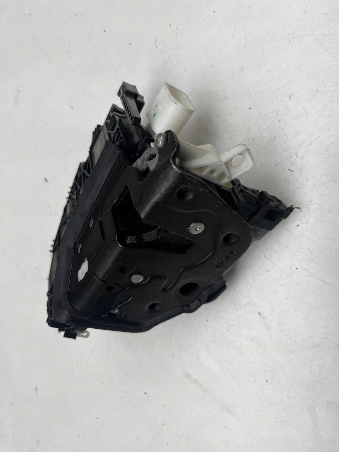 AUDI A6 C7 lock door left rear part 4G0839015M @M