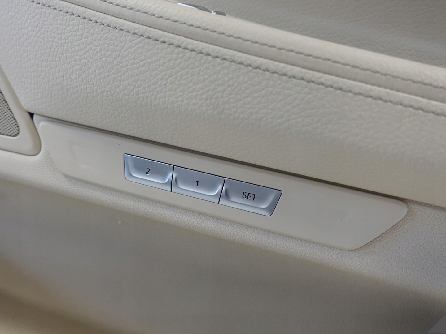 BMW 7 G11 G12 upholstery right front CANBERRABEIGE