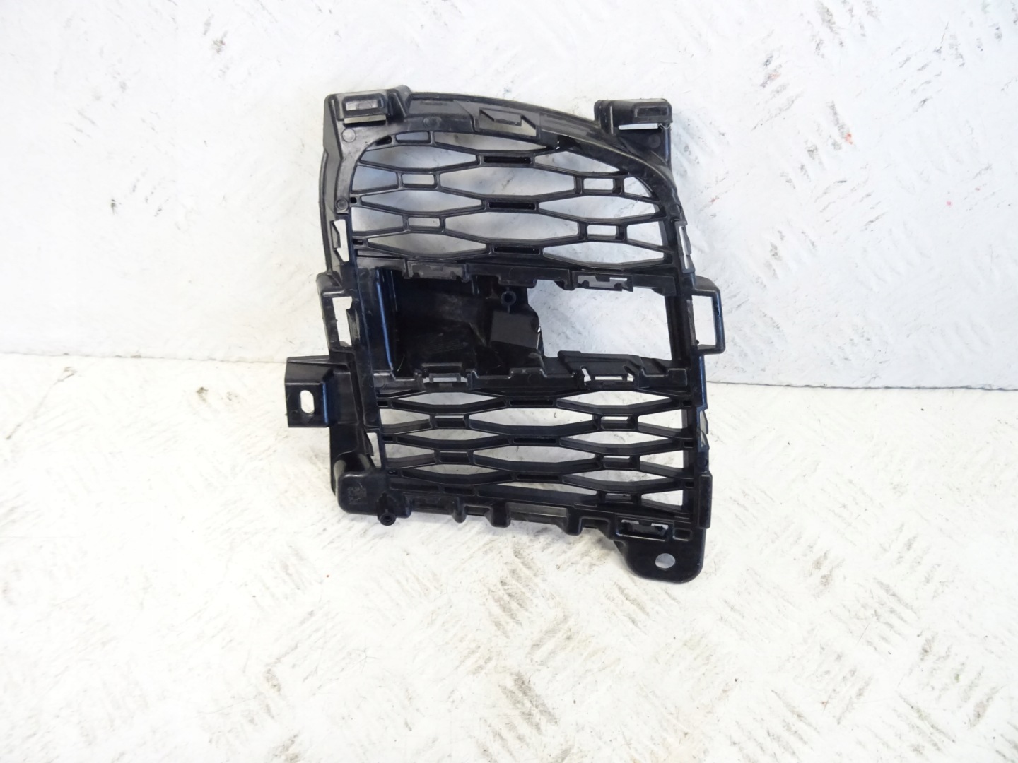 grid of a bumper front front right RANGE ROVER SPORT L461 N9X2-17K947-A