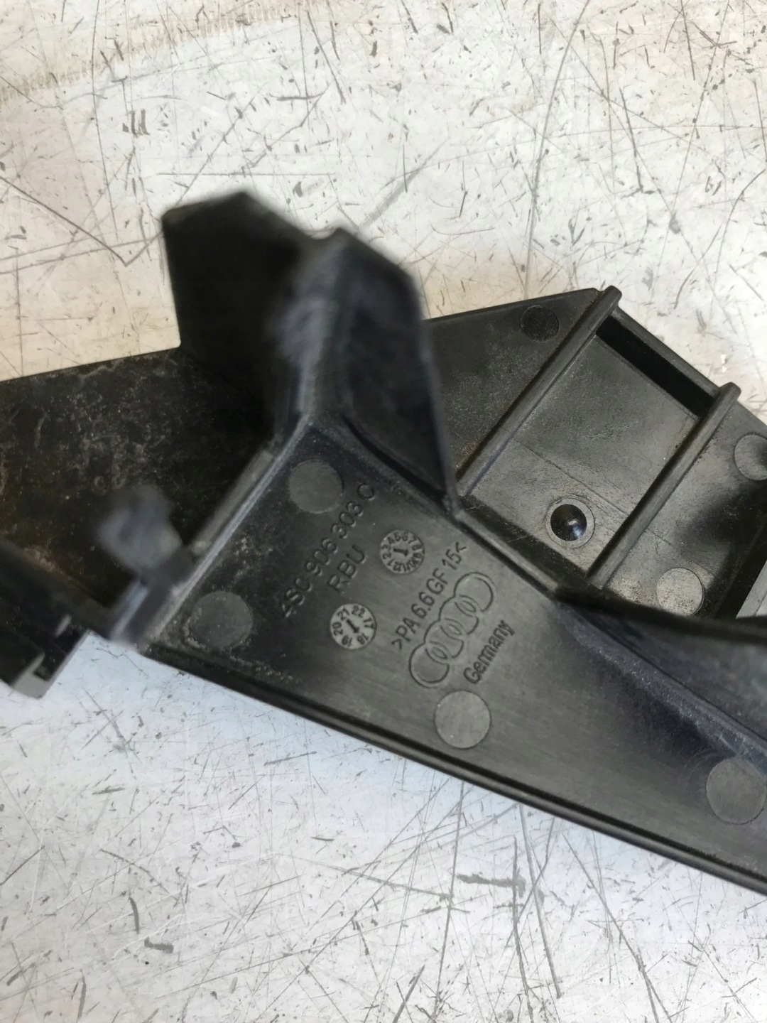 AUDI R8 PLUS 4S Stütze Halter 4S0906303C