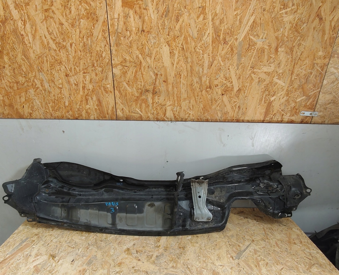 torpedo lower metallic TOYOTA YARIS III