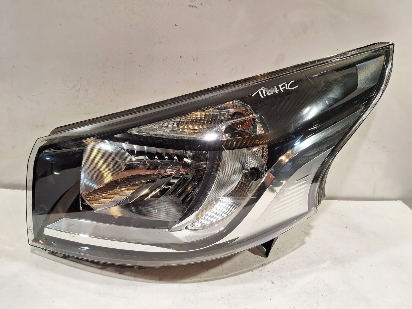 light front left 260605173R Renault Trafic III 14