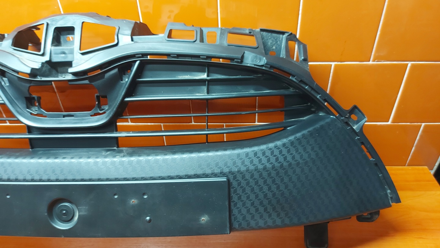 grid grille of a bumper front front TOYOTA YARIS IV 20