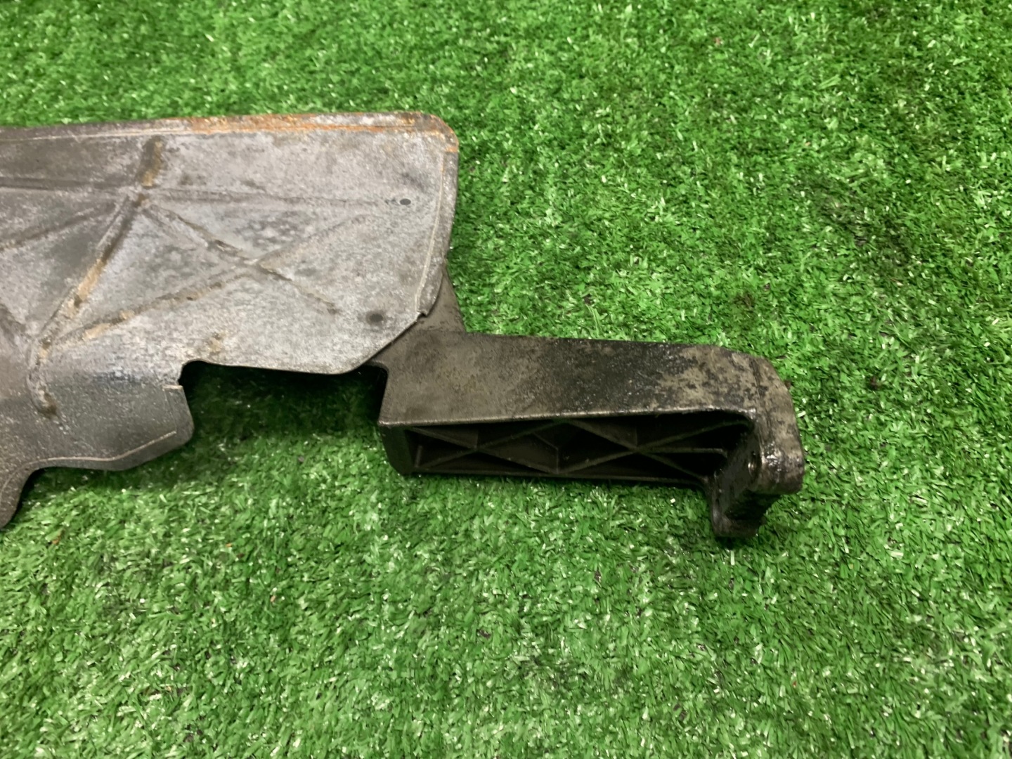 blende abdeckung des abgaskrümmers MERCEDES S W220 A6480940441