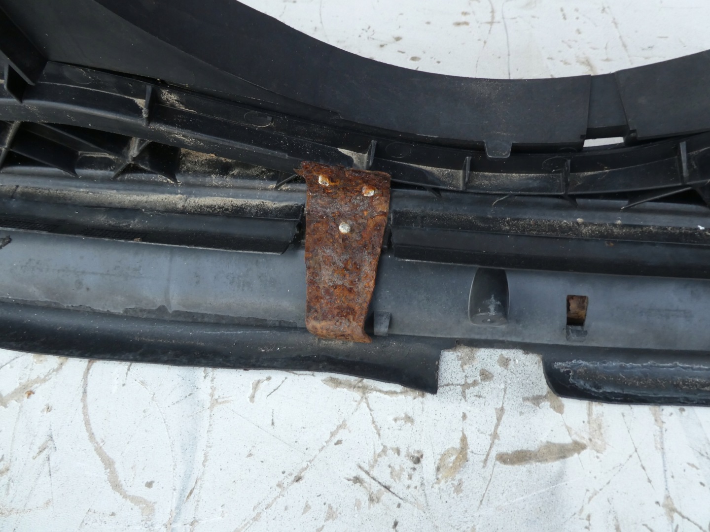 BLENDE ABDECKUNG KÜHLERGEBLÄSE AUDI A6 C5 8E0121205T GURTEN
