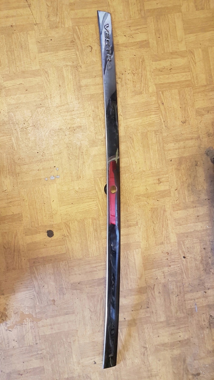 13153564 cap moulding CHROM bonnet rear part VECTRA C