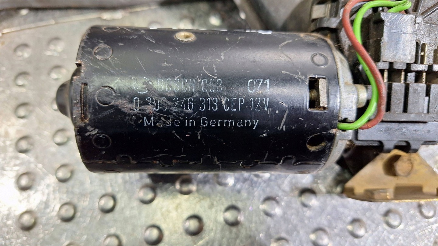 mechanism engine of wipers front 390246313 VOLVO 440 460 480 e