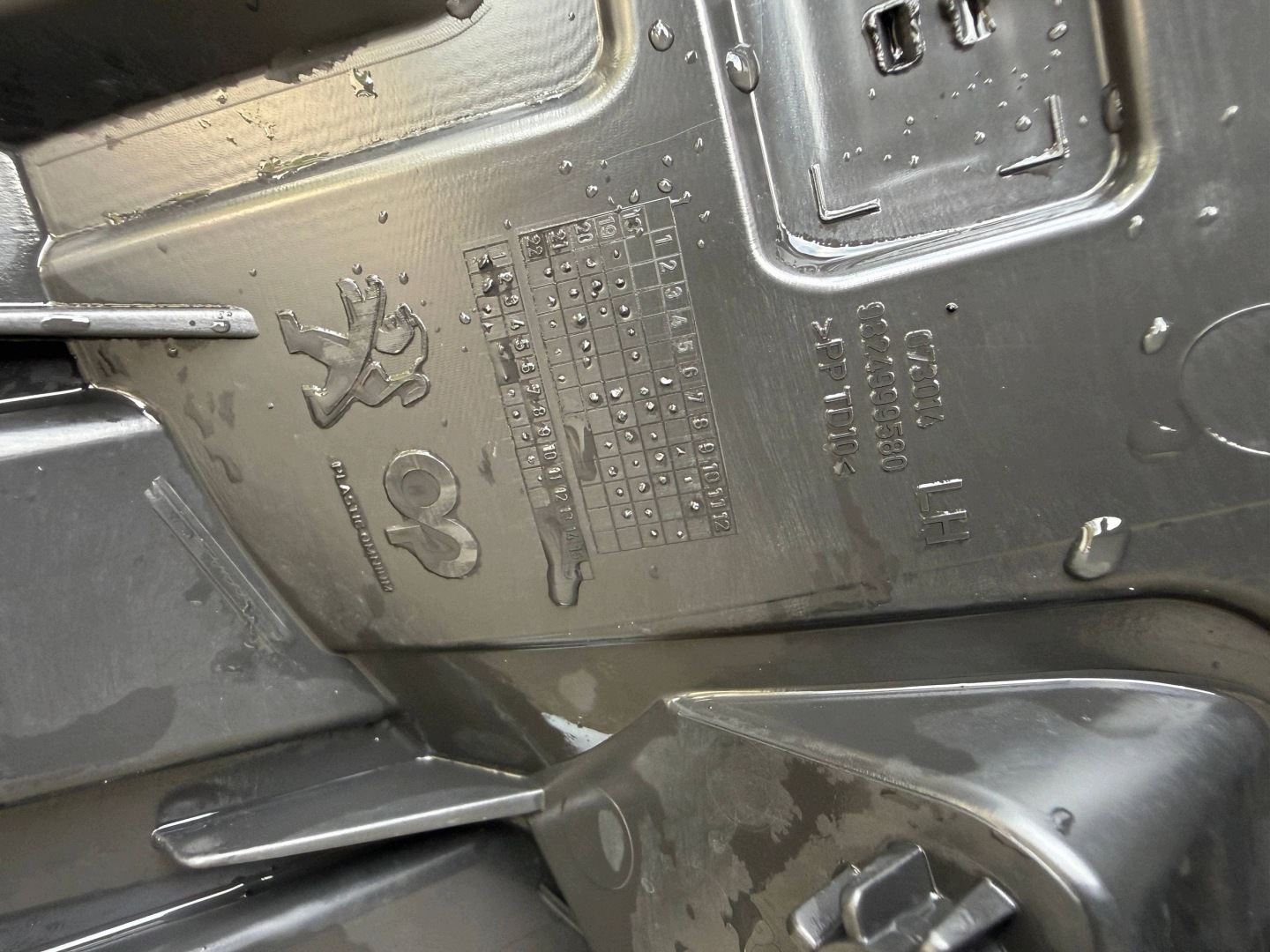 Peugeot 208 Gt Line 18- bumper front front