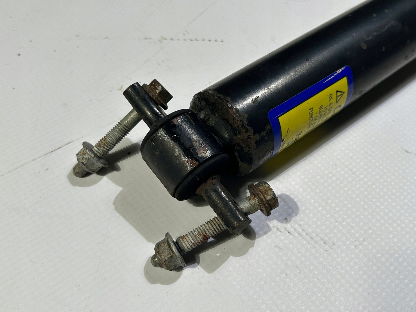 shock absorber front front right left Chevrolet Corvette C6 2005r