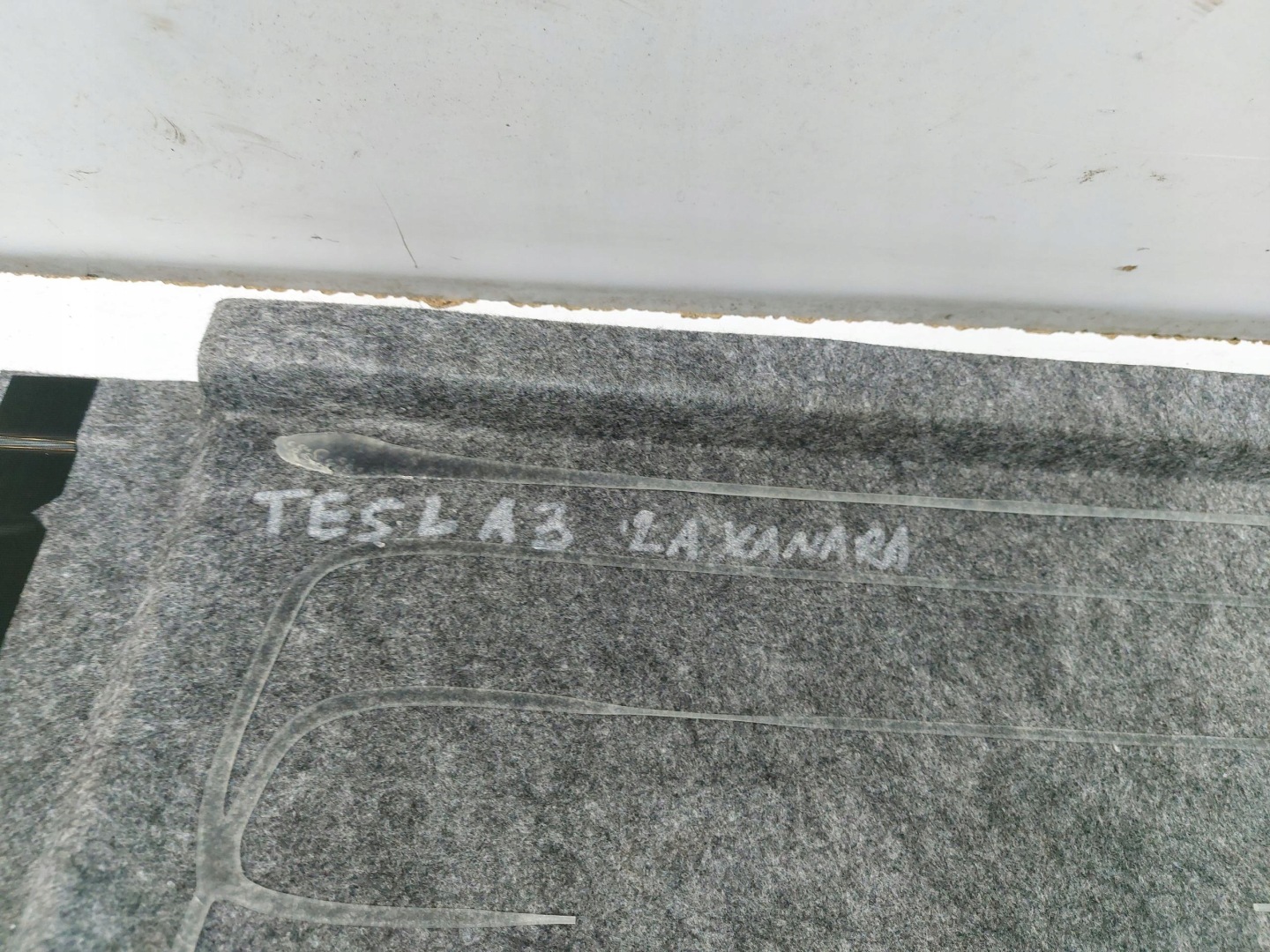 TESLA 3 III mats partition wall boot