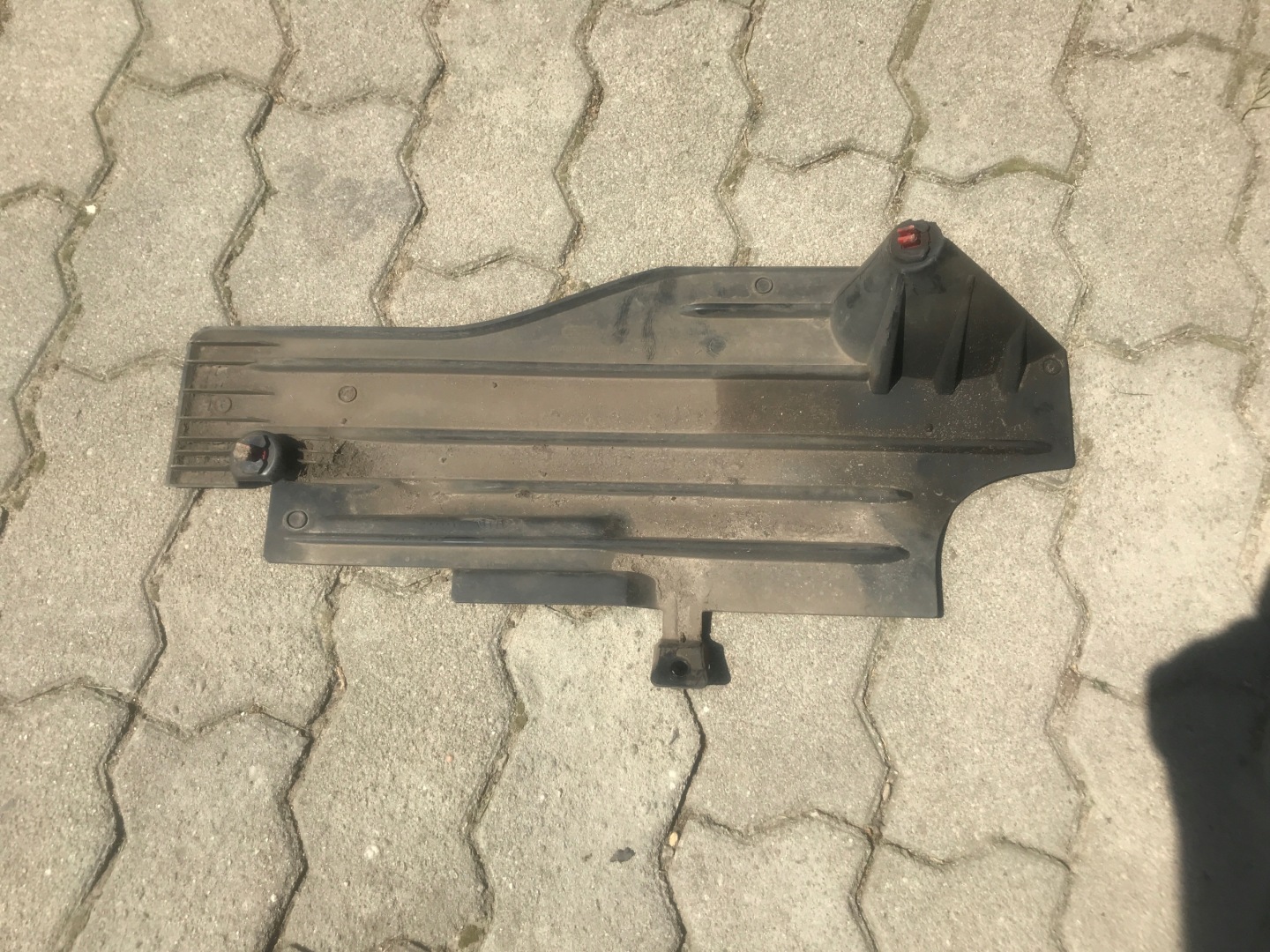 KUGA MK2 cover cover chassis AV61-R11779-A