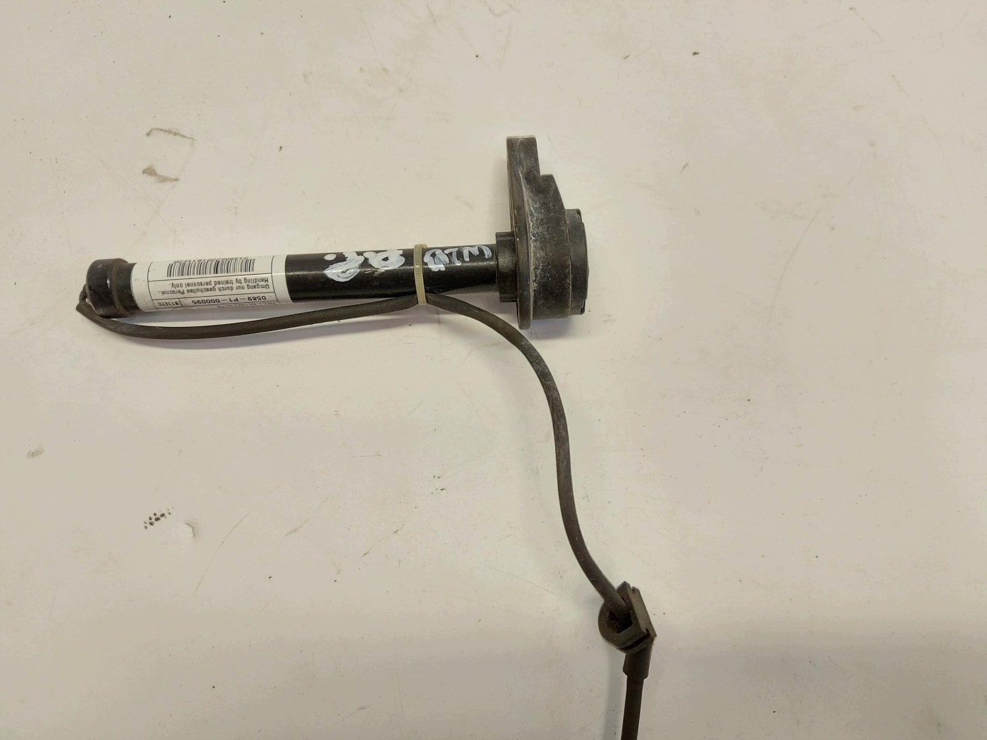 MERCEDES W213 E300de Naboj pirotechniczny bonnets right A2139062201