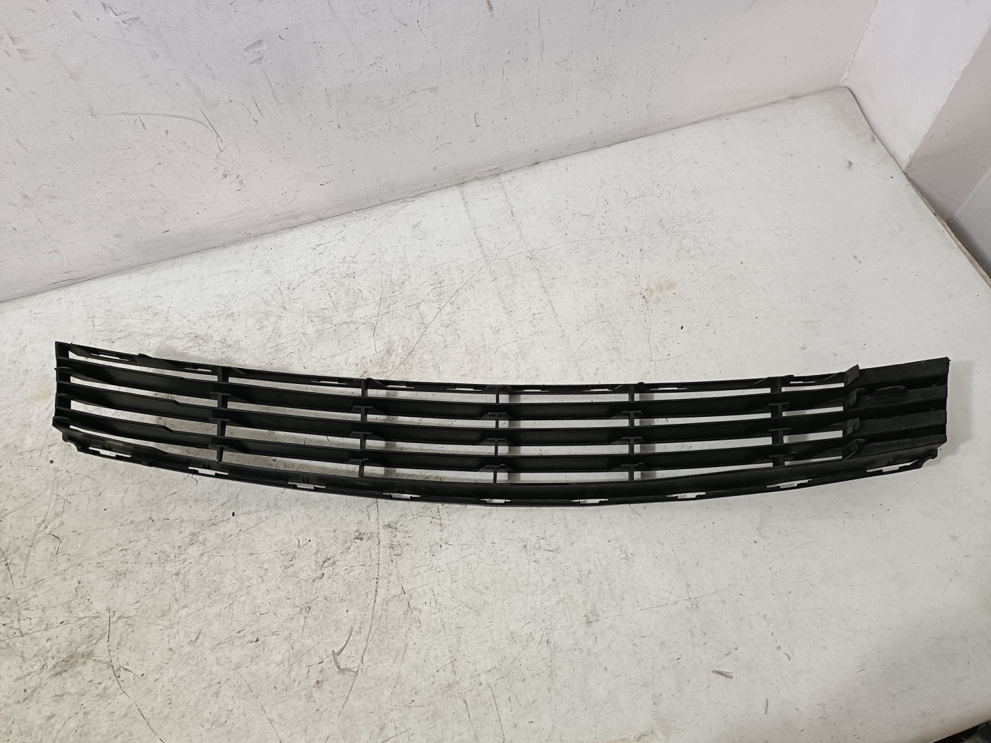 RENAULT CLIO 3 III lüftungsgitter der stoßstange mitte untere 01040185007