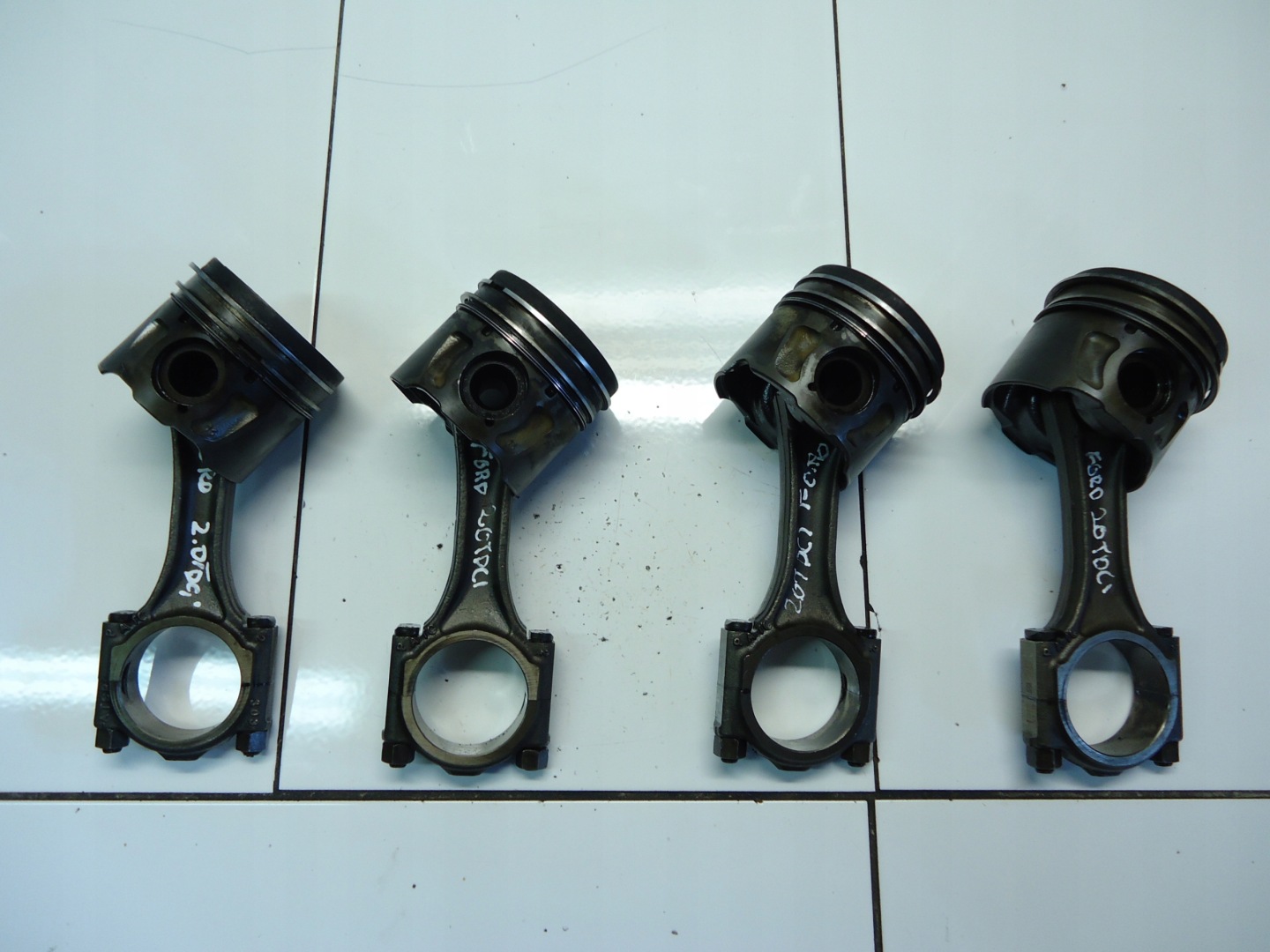 FORD GALAXY S-MAX LIFT 2.0TDCI 140KM 2014 piston with connecting rod